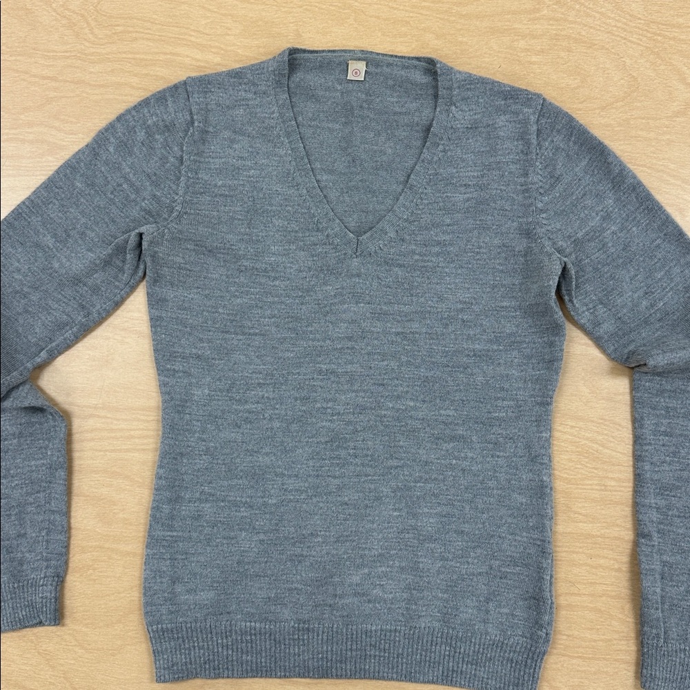 100% wool Gray V-Neck Sweater